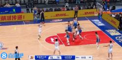 連續(xù)吃癟！克里斯先是籃下被李炎哲大帽&又被李炎哲生斷